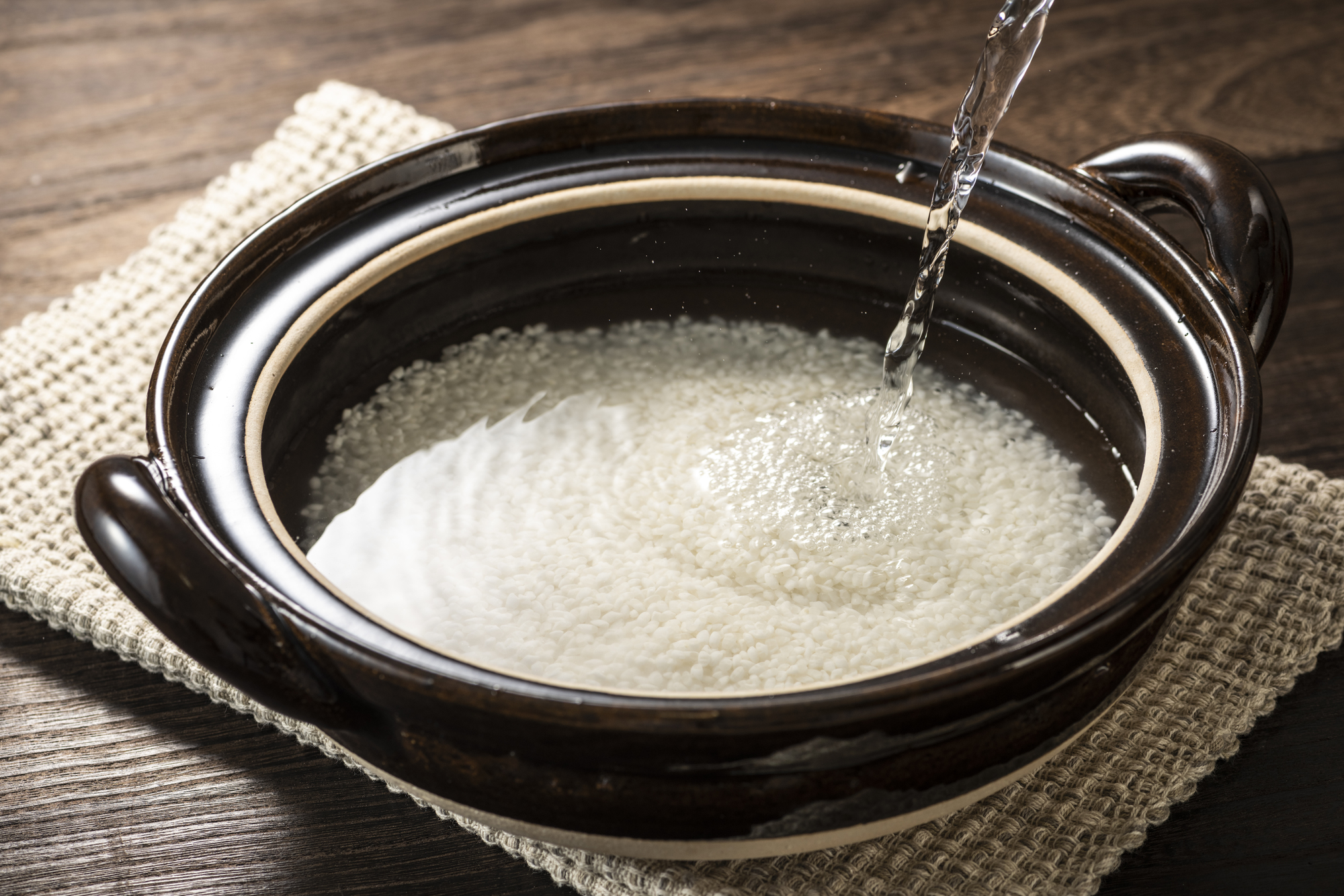 Photo: Pouring water into a pot of rice